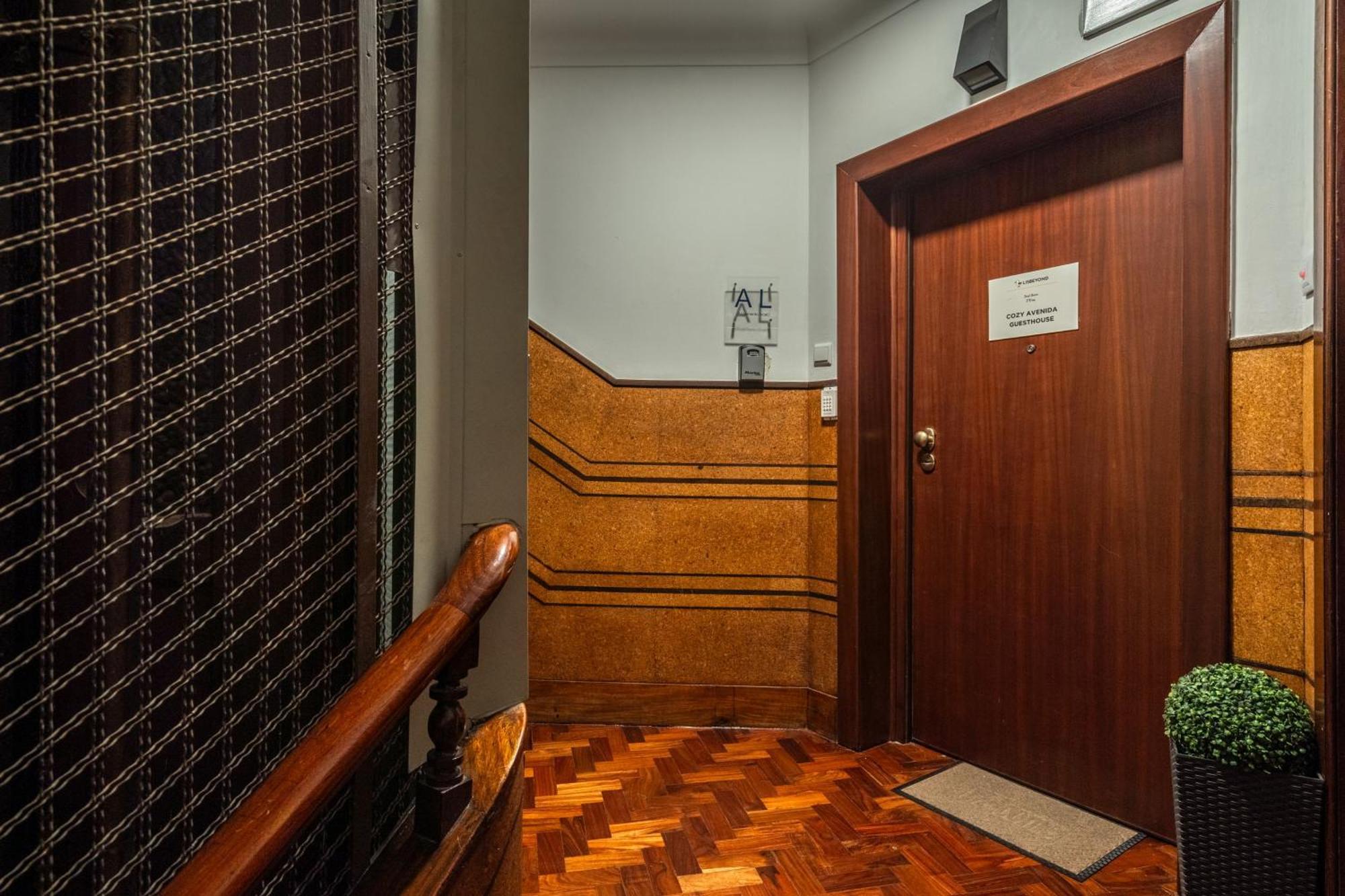 Cozy Avenida Guesthouse Lisboa Extérieur photo